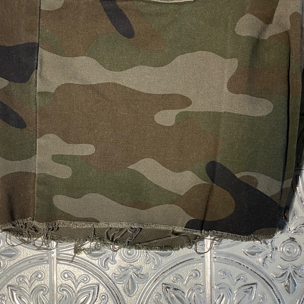 Time and Tru Women’s Camo Cargo High Rise Shorts DIY Cut Offs Size 12 - Picture 7 of 10